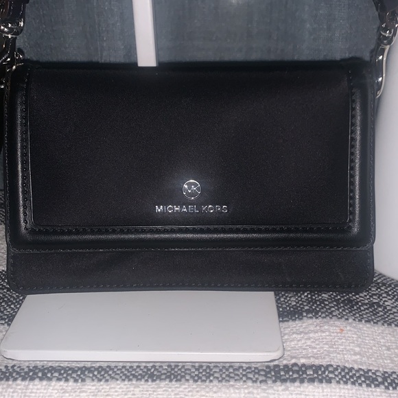 Michael Kors Jet Set Charm Phone Crossbody Bag - Picture 2 of 11